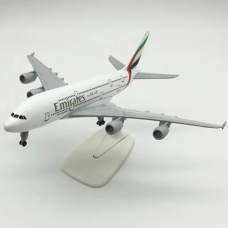 20CM A380 Emirates Airline 1:4 - Model Airplane Plastic 评论和价格