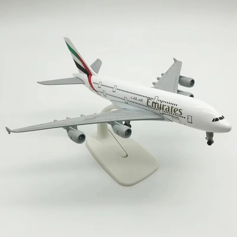 20CM A380 Emirates Airline 1:4 - Model Airplane Plastic 评论和价格