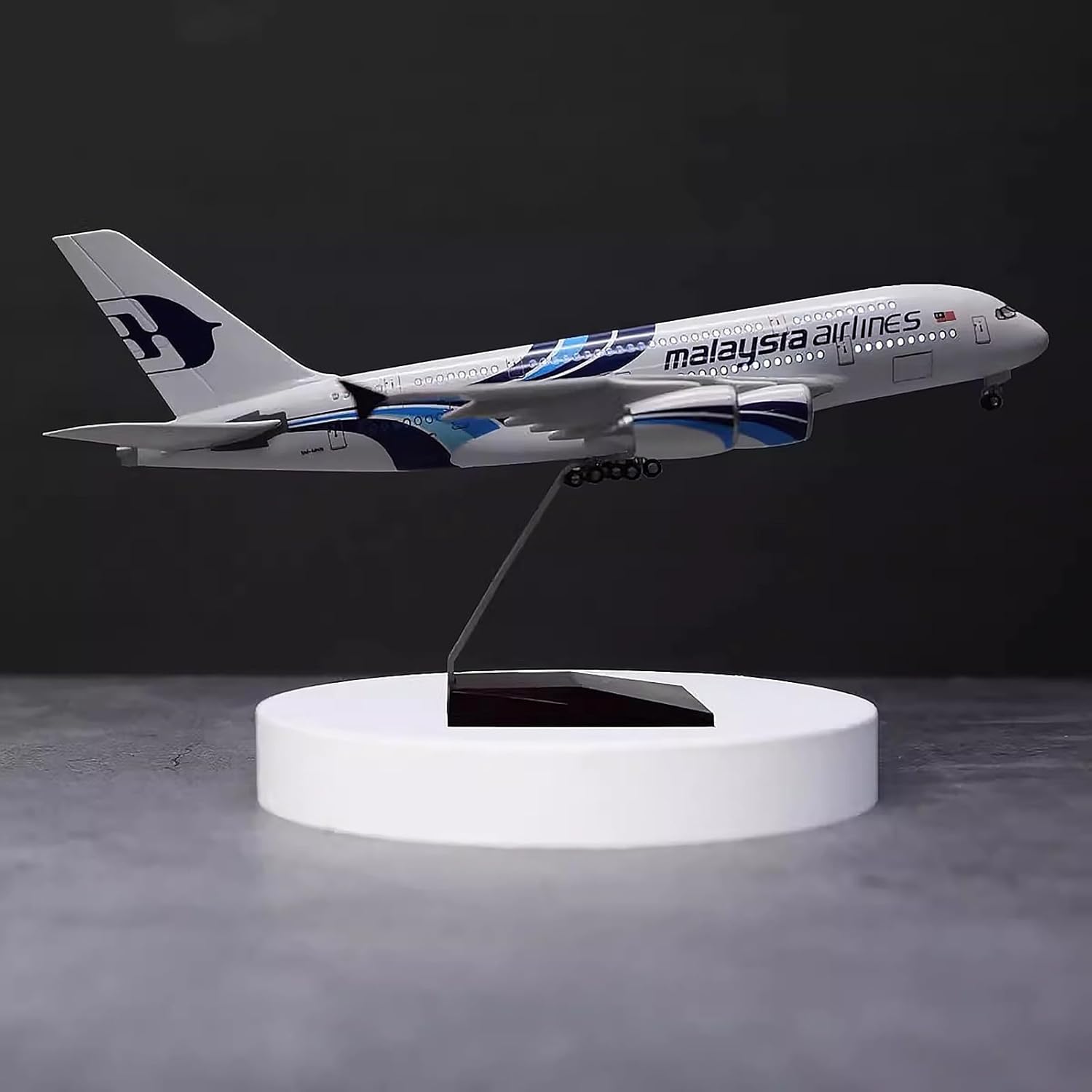 1:160 Scale Malaysia Airlines  - Model Airplane Plastic 评论和价格